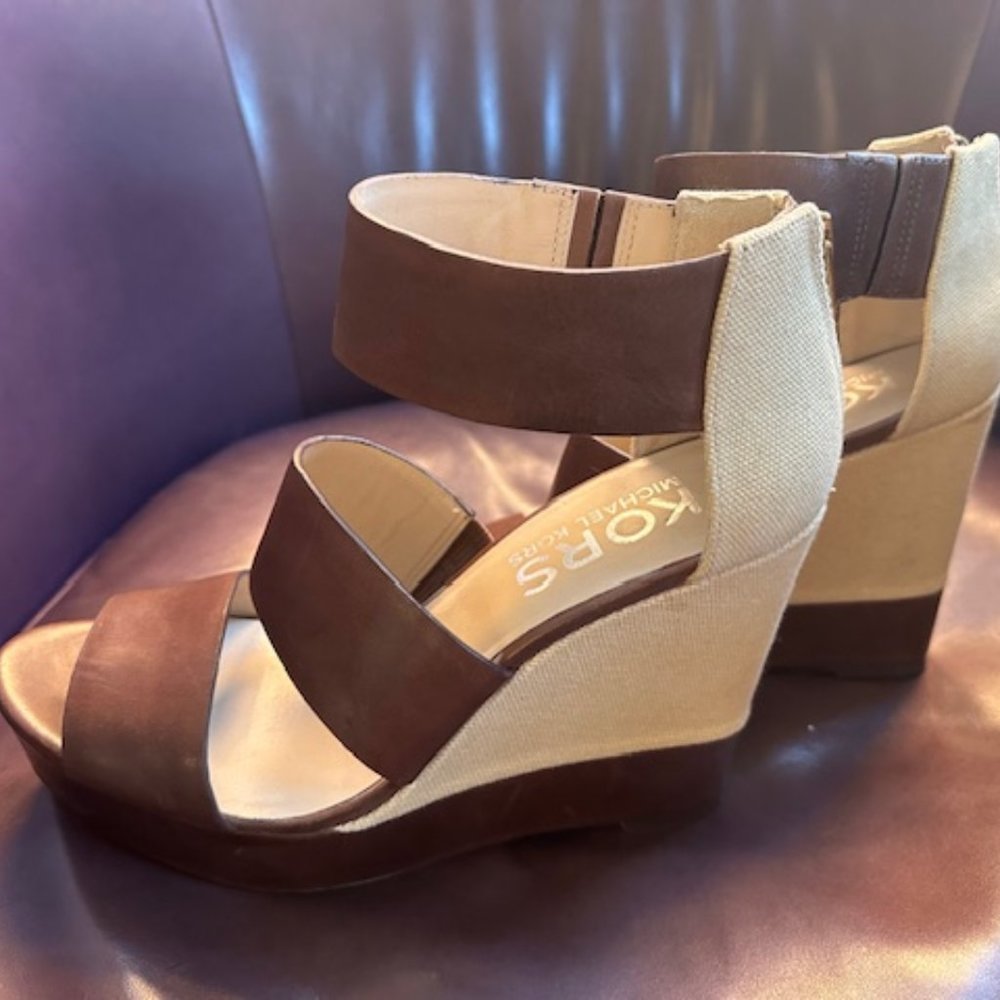 Michael Kors Wedge Sandle, size 8, only worn once - Picture 2 of 5